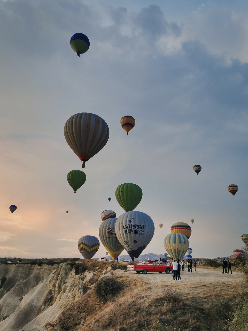 Montgolfières s'élançant vers le ciel - Site "pixabay"